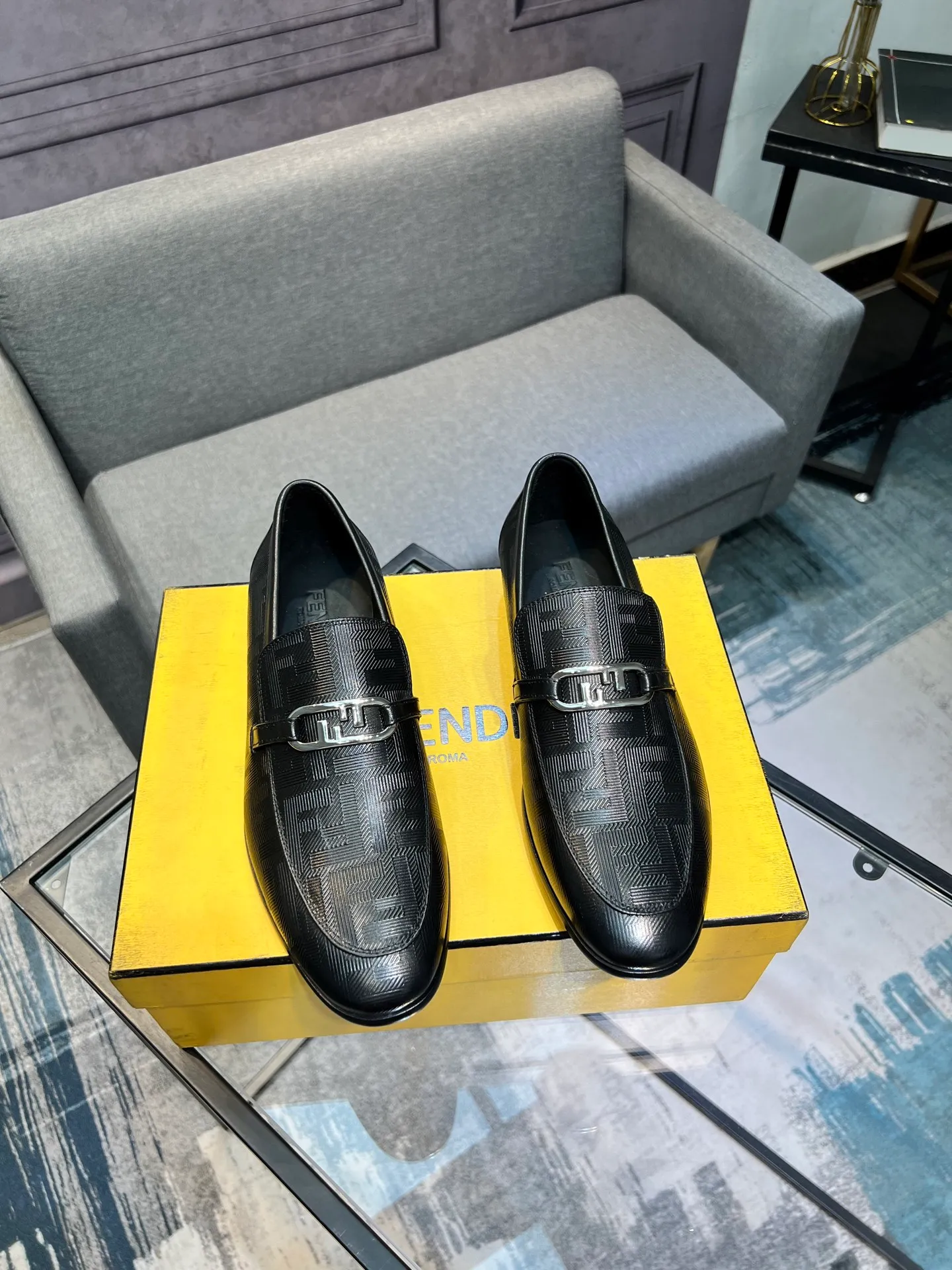 Men's shoes 💰940 [FENDI] Fendi men's business casual leather shoes imported brand cloth/calf leather/open edge beads/brand logo printing -Inner lining: comfortable cowhide lining -Outsole: genuine leather outsole with rubber backing embedded in the heel, perfect injection molding -Super high quality control·Fine workmanship: highlighted (high-end·luxury·grade) -Size: 39-44.38.45.46 Customized, non-returnable